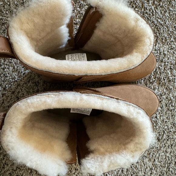 UGG Women's Classic Zip - Picture 6 of 13